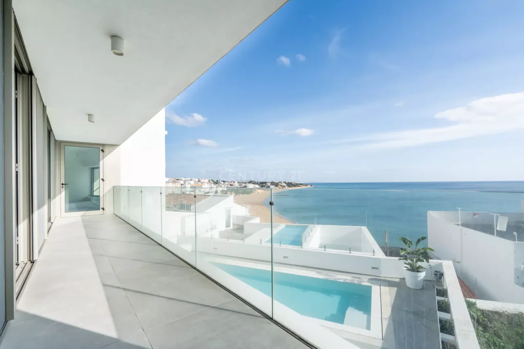 Front of the Sea with swimming pool! Albufeira, Algarve, Portugal